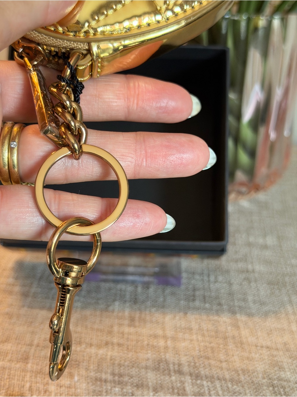 NIB Kurt Geiger Kensington quilted Goldtone heart charm keychain - Picture 7 of 12